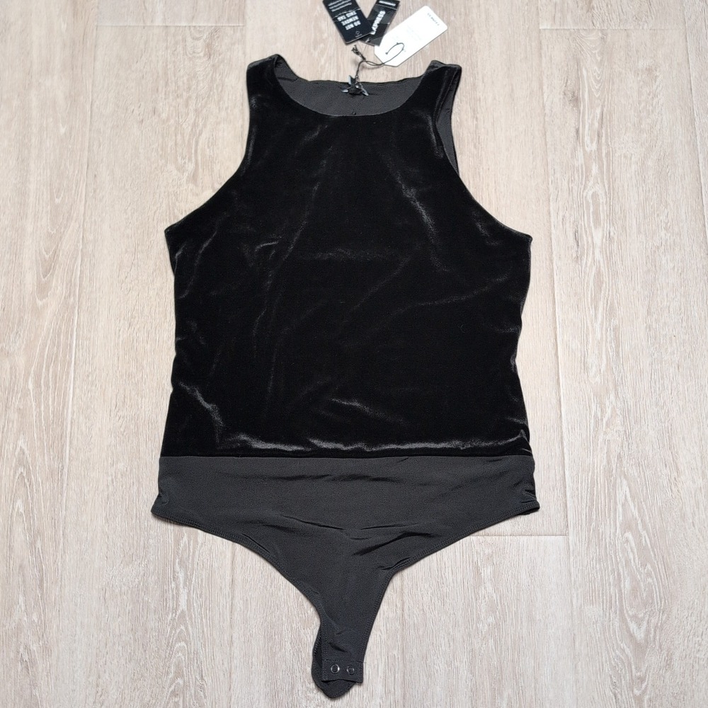 Express Black Velvet Sleeveless Thong Bodysuit Keyhole Back Womens‎ Size L